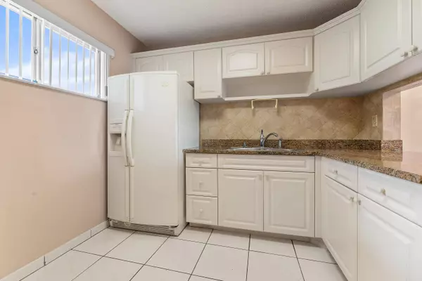 2724 S Garden DR 102, Lake Worth, FL 33461