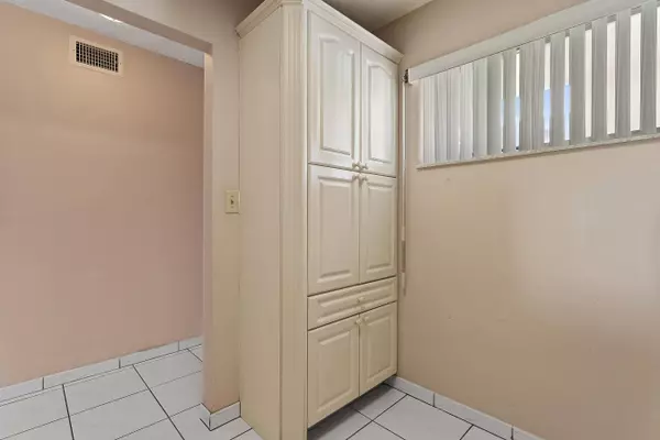 2724 S Garden DR 102, Lake Worth, FL 33461