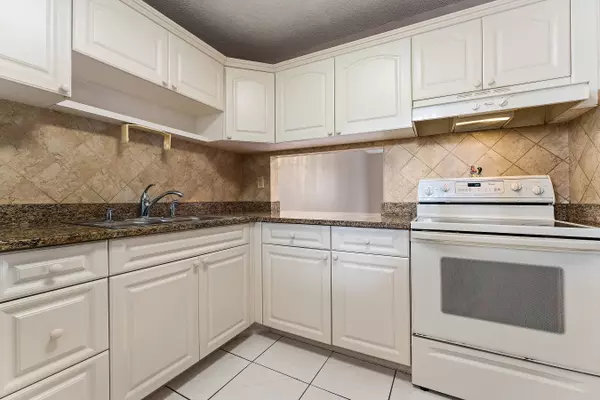 2724 S Garden DR 102, Lake Worth, FL 33461