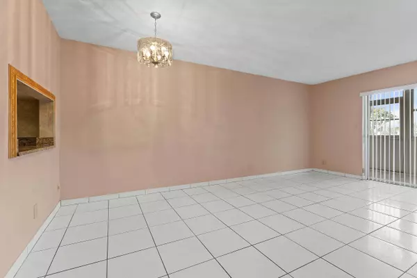 2724 S Garden DR 102, Lake Worth, FL 33461