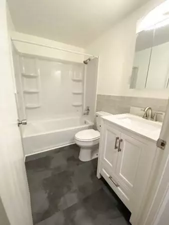 96 Richardson Rd #B18, Chelmsford, MA 01863