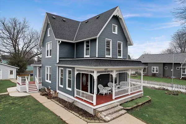 450 N Cincinnati St, Spring Green, WI 53588