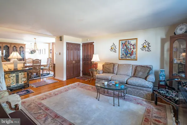 7267 VALLEY AVE, Philadelphia, PA 19128