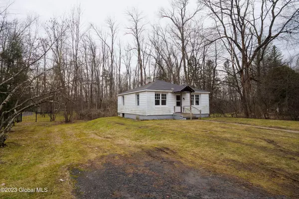 24 Kaydeross Avenue, Saratoga Springs, Outside, NY 12866