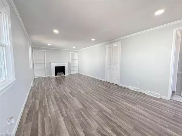 1506 Summit AVE, Greensboro, NC 27405