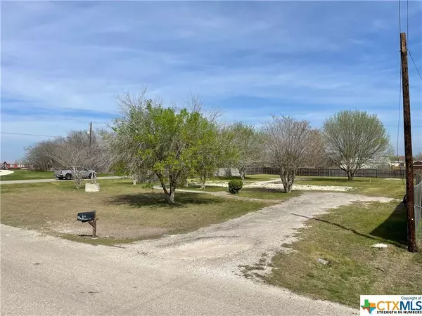 103 Kickapoo TRL, Seguin, TX 78155