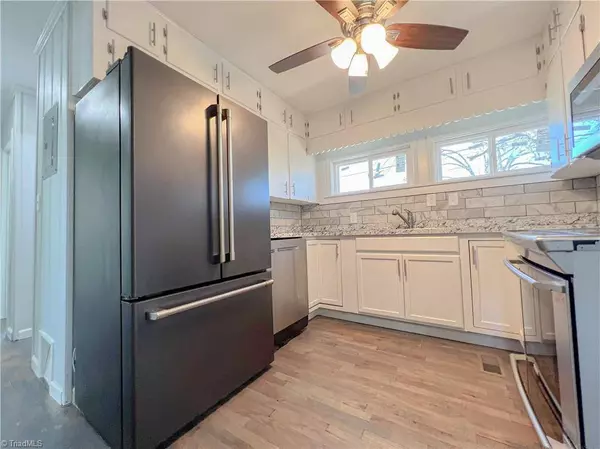 1506 Summit AVE, Greensboro, NC 27405