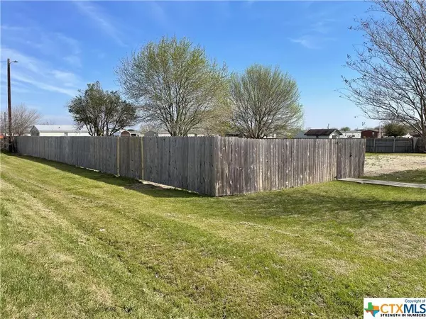 103 Kickapoo TRL, Seguin, TX 78155