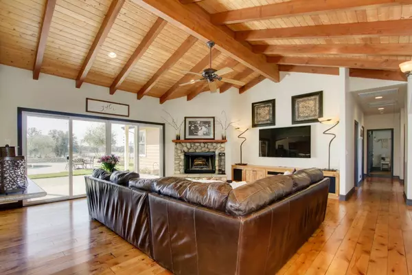 8200 Dick Cook RD, Loomis, CA 95650