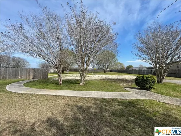 103 Kickapoo TRL, Seguin, TX 78155