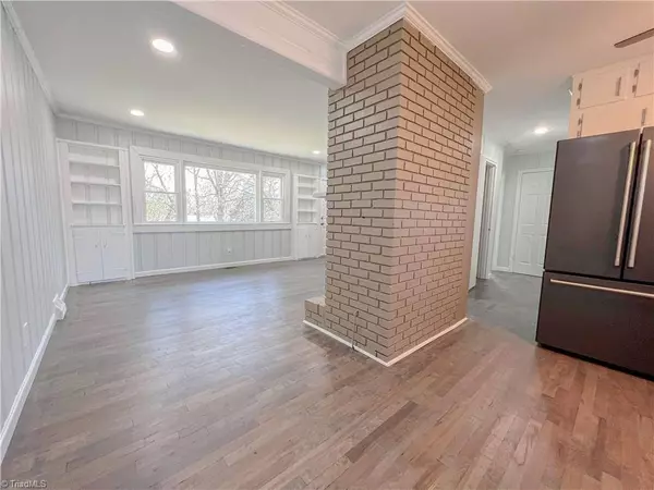 1506 Summit AVE, Greensboro, NC 27405