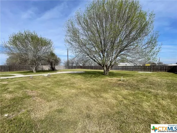 103 Kickapoo TRL, Seguin, TX 78155