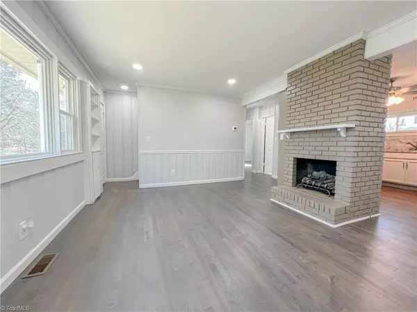 1506 Summit AVE, Greensboro, NC 27405