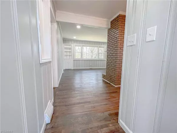 1506 Summit AVE, Greensboro, NC 27405