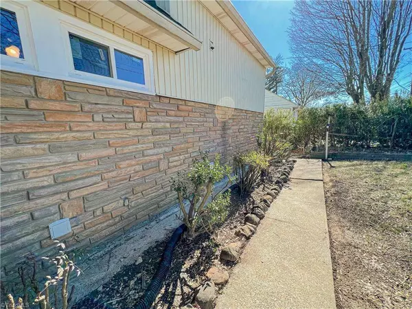 1506 Summit AVE, Greensboro, NC 27405