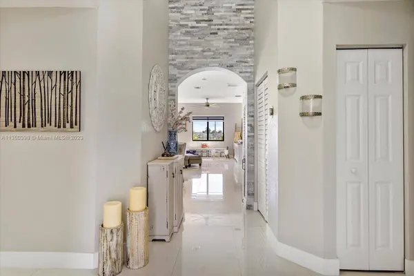 22061 SW 87th Pl, Cutler Bay, FL 33190