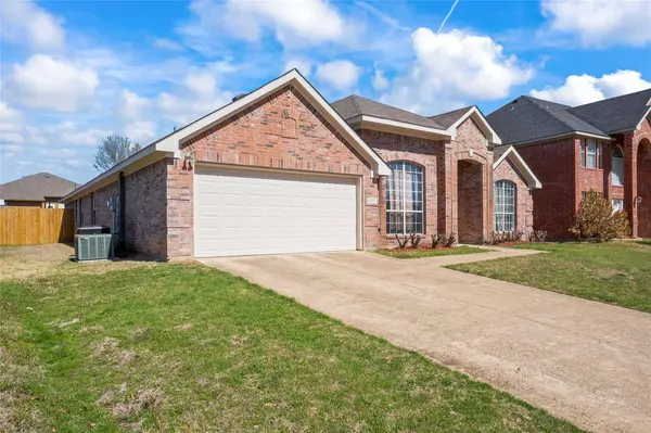 1007 Streamside Drive, Cedar Hill, TX 75104