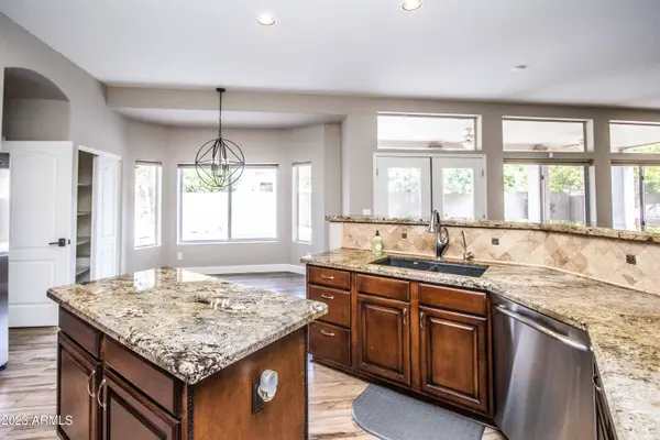 1986 E TODD Drive, Tempe, AZ 85283