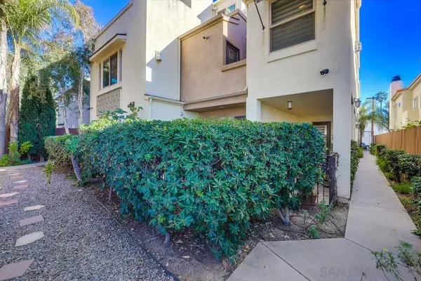 1365 Hornblend St, San Diego, CA 92109