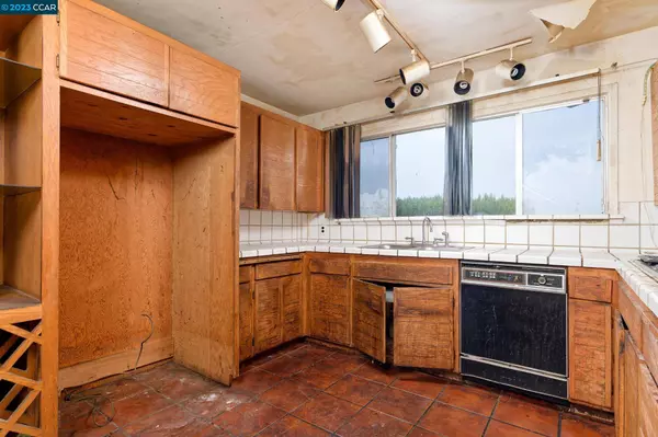 7934 Crest Ave, Oakland, CA 94605