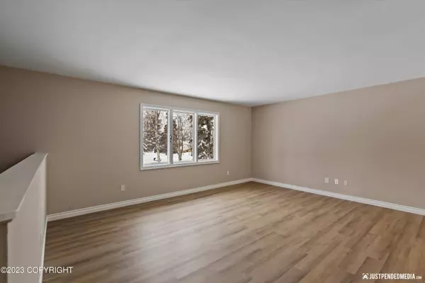 11915 WILDERNESS DR, Anchorage, AK 99516