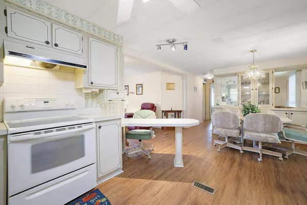 252 PINEWOOD DR, Eustis, FL 32726