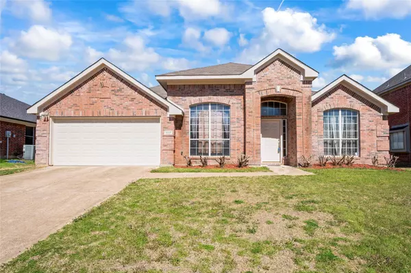 1007 Streamside Drive, Cedar Hill, TX 75104