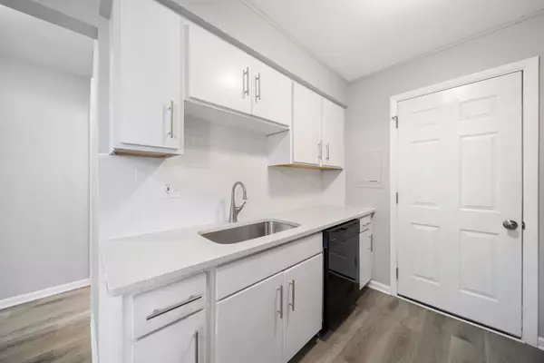 1033 E Tulip Way, Palatine, IL 60074