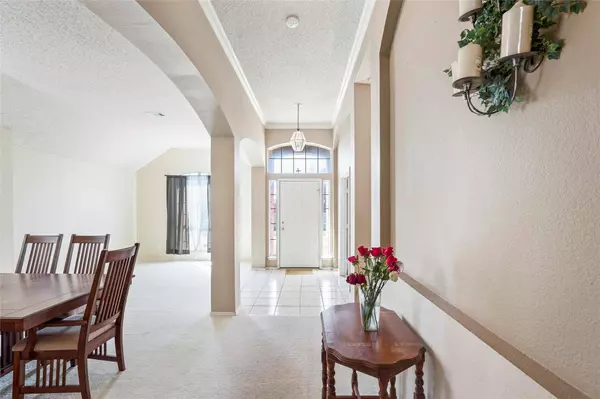 1007 Streamside Drive, Cedar Hill, TX 75104