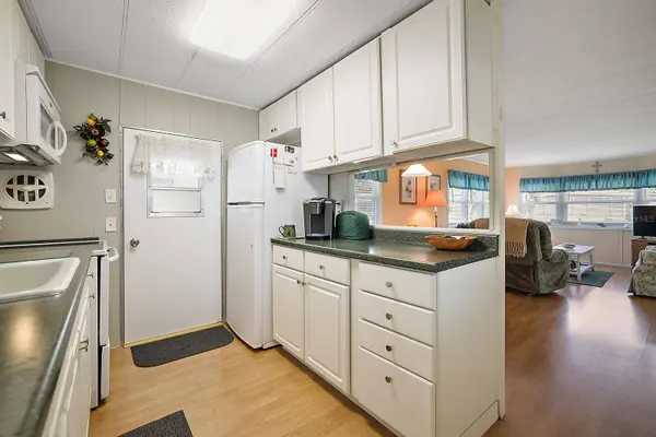 28 CLUB HOUSE DR, Eustis, FL 32726