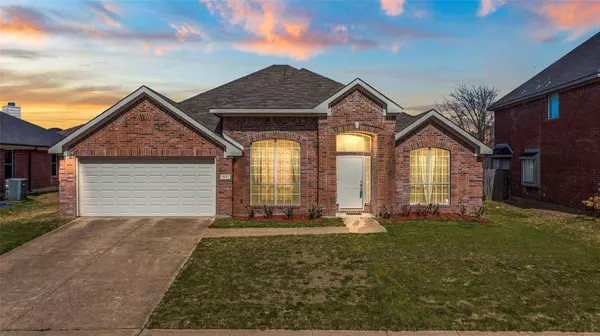 1007 Streamside Drive, Cedar Hill, TX 75104