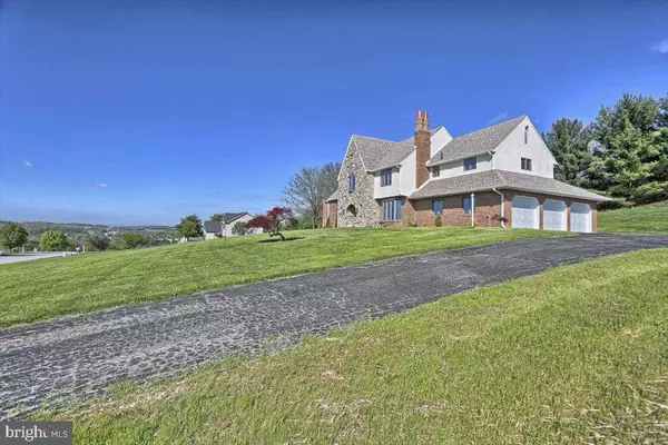 70 VISTA DR, Red Lion, PA 17356