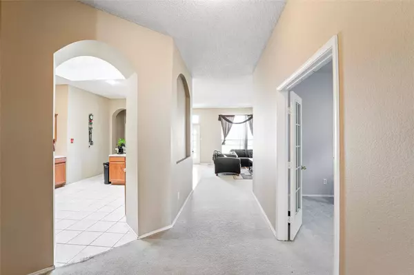 1007 Streamside Drive, Cedar Hill, TX 75104