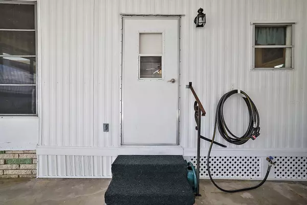 13 COCOS PLUMOSA DR #A, Eustis, FL 32726