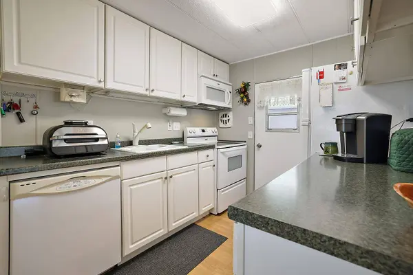 28 CLUB HOUSE DR, Eustis, FL 32726