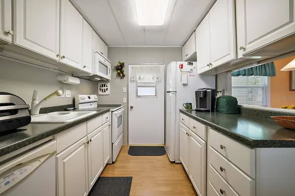 28 CLUB HOUSE DR, Eustis, FL 32726