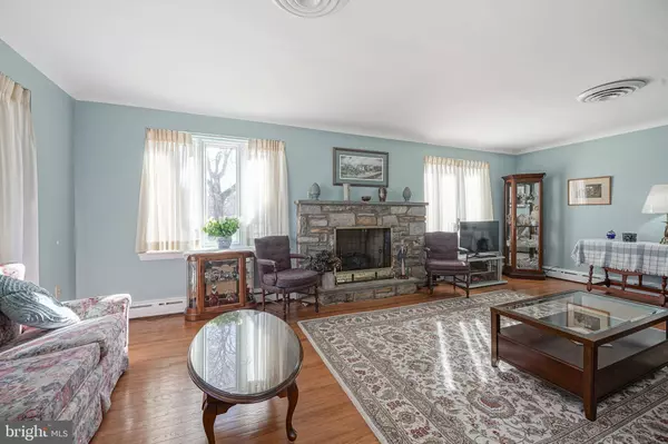 8042 ALBION ST, Philadelphia, PA 19136