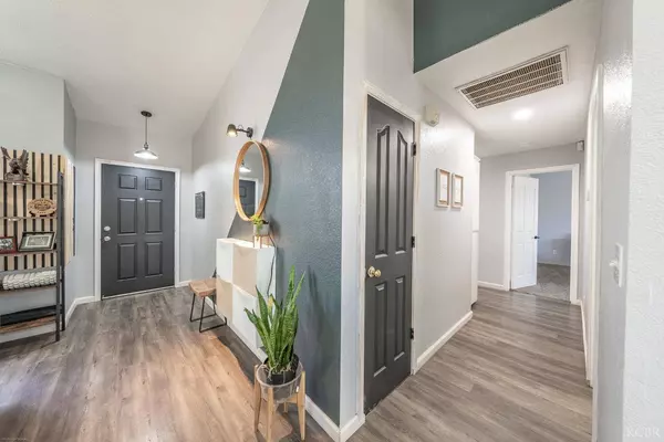 879 Pasteur Street, Hanford, CA 93230