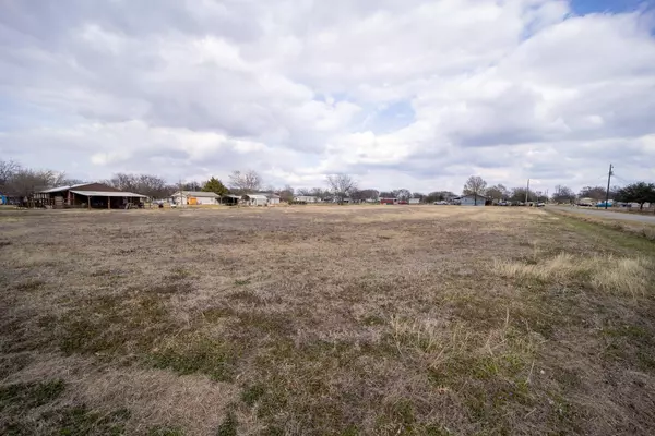 300 Smith Circle, Point, TX 75472