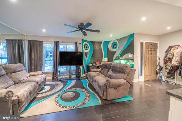 319 BYRON CT, Sicklerville, NJ 08081