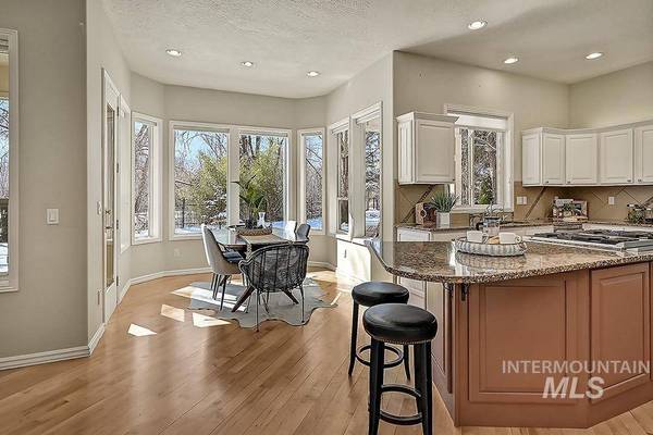 2711 N Lakeharbor Ln, Boise, ID 83703