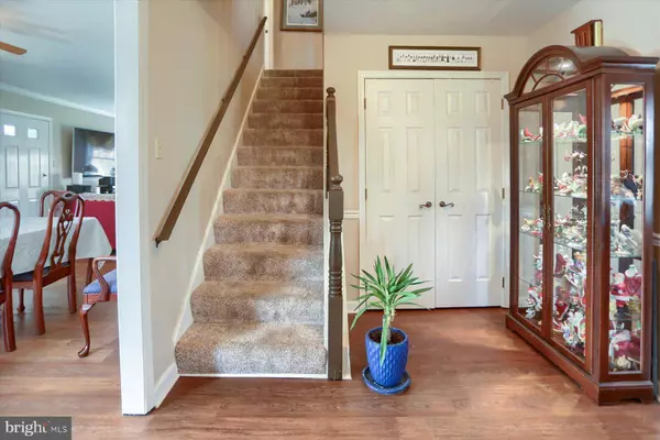 4 EMERALDEW LN, Dillsburg, PA 17019