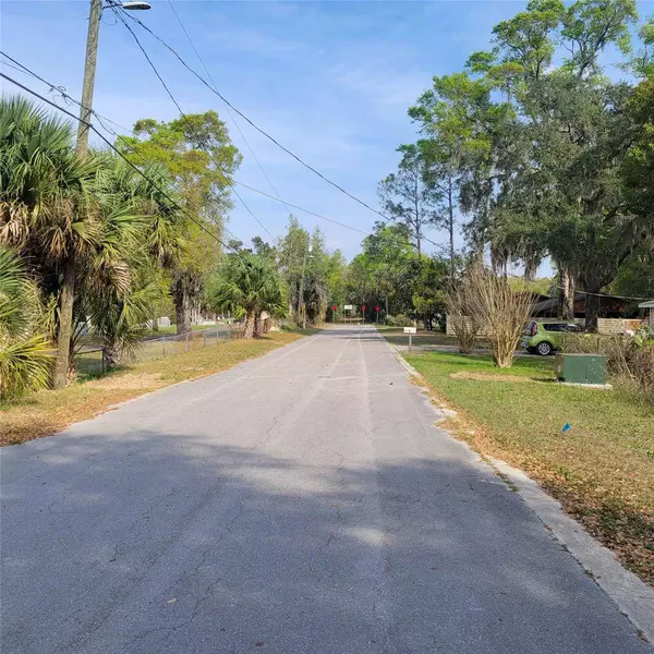 W OAKDALE AVE, Deland, FL 32720