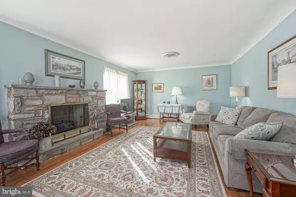 8042 ALBION ST, Philadelphia, PA 19136