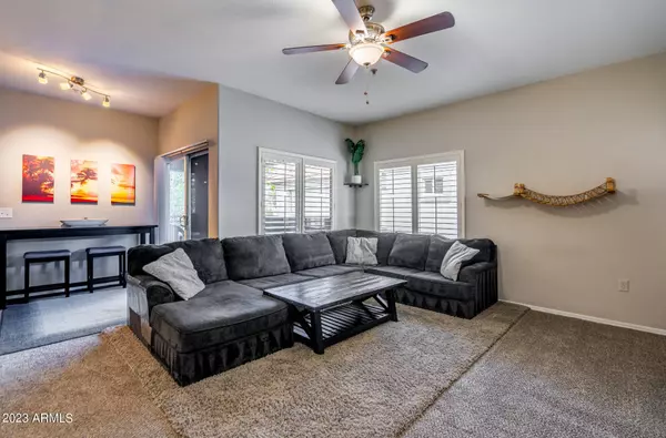 7401 W ARROWHEAD CLUBHOUSE Drive #2065, Glendale, AZ 85308