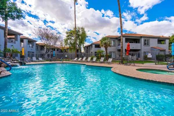 7401 W ARROWHEAD CLUBHOUSE Drive #2065, Glendale, AZ 85308