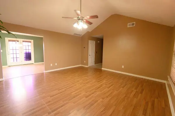 109 Crossing View DR, Berea, KY 40403