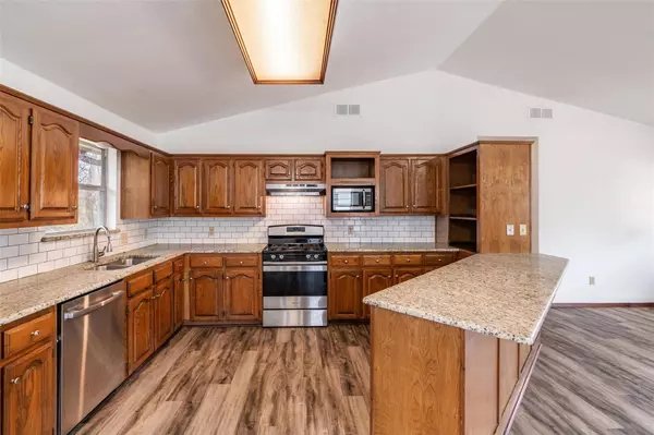 3836 Rs County Road 1605, Lone Oak, TX 75453