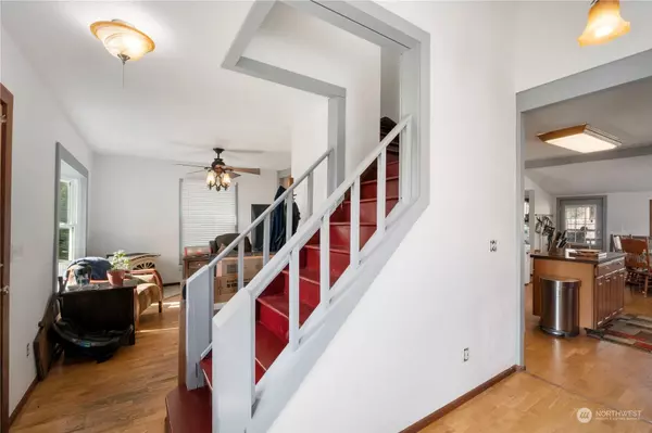 421 Hardefeldt ST SE, Orting, WA 98360