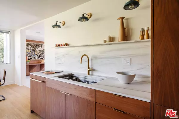 1155 Sunset Hills Rd, Los Angeles, CA 90069